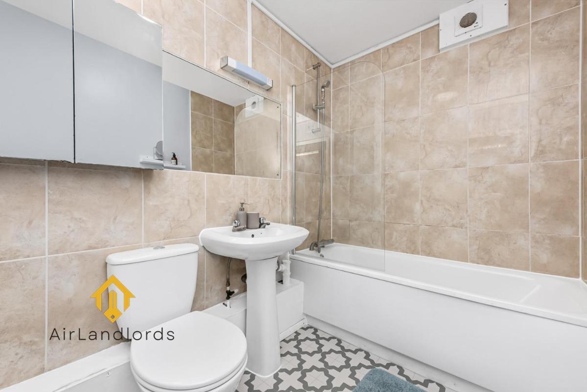 Fantastic 4 Bedroom In Russell Square Apartment