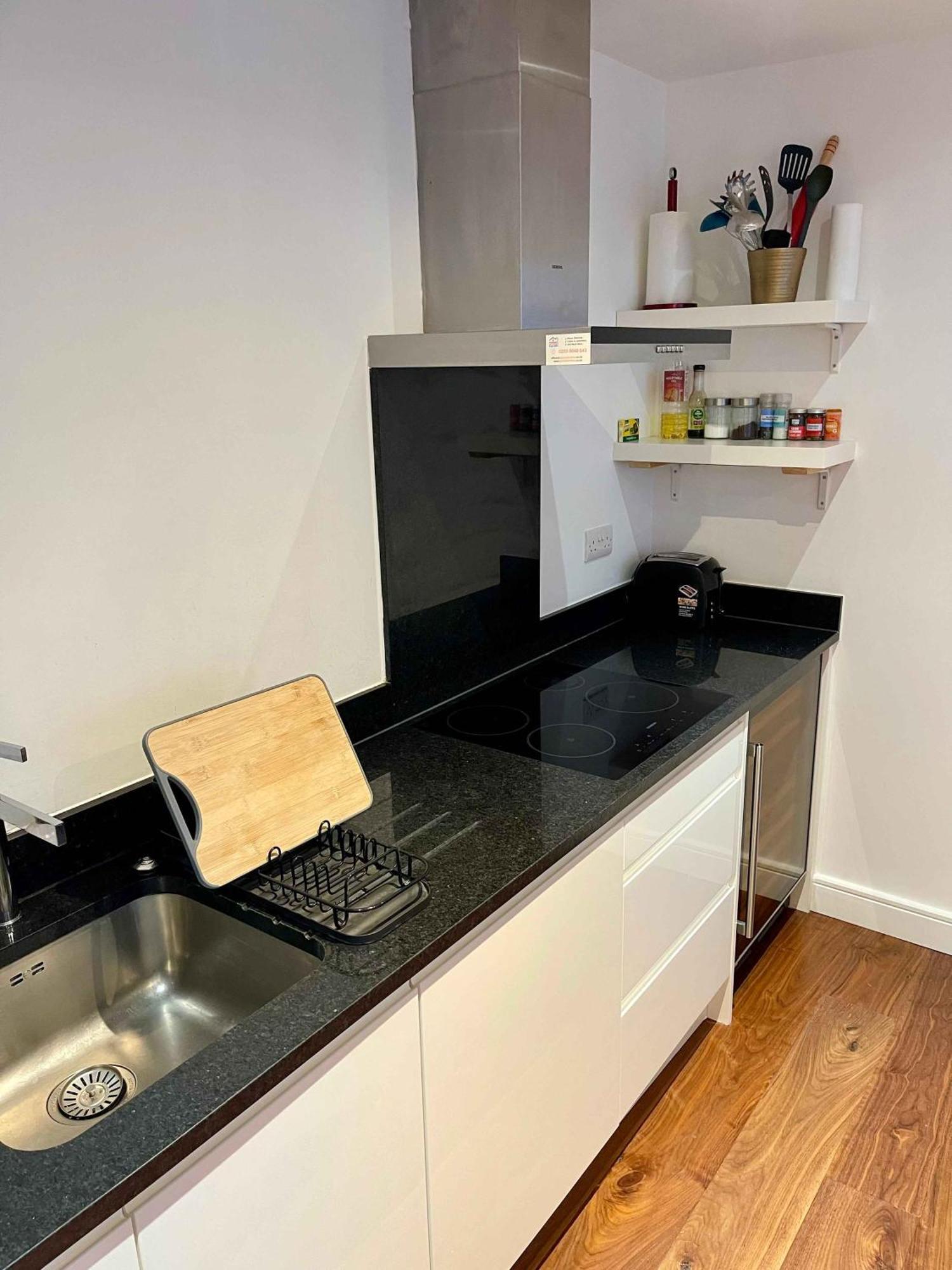 1 Bedrooom Flat Located Angel Zone 1 Apartment London