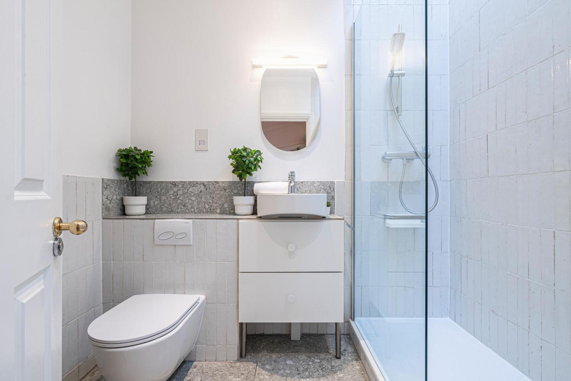 Baker Street Apartment *