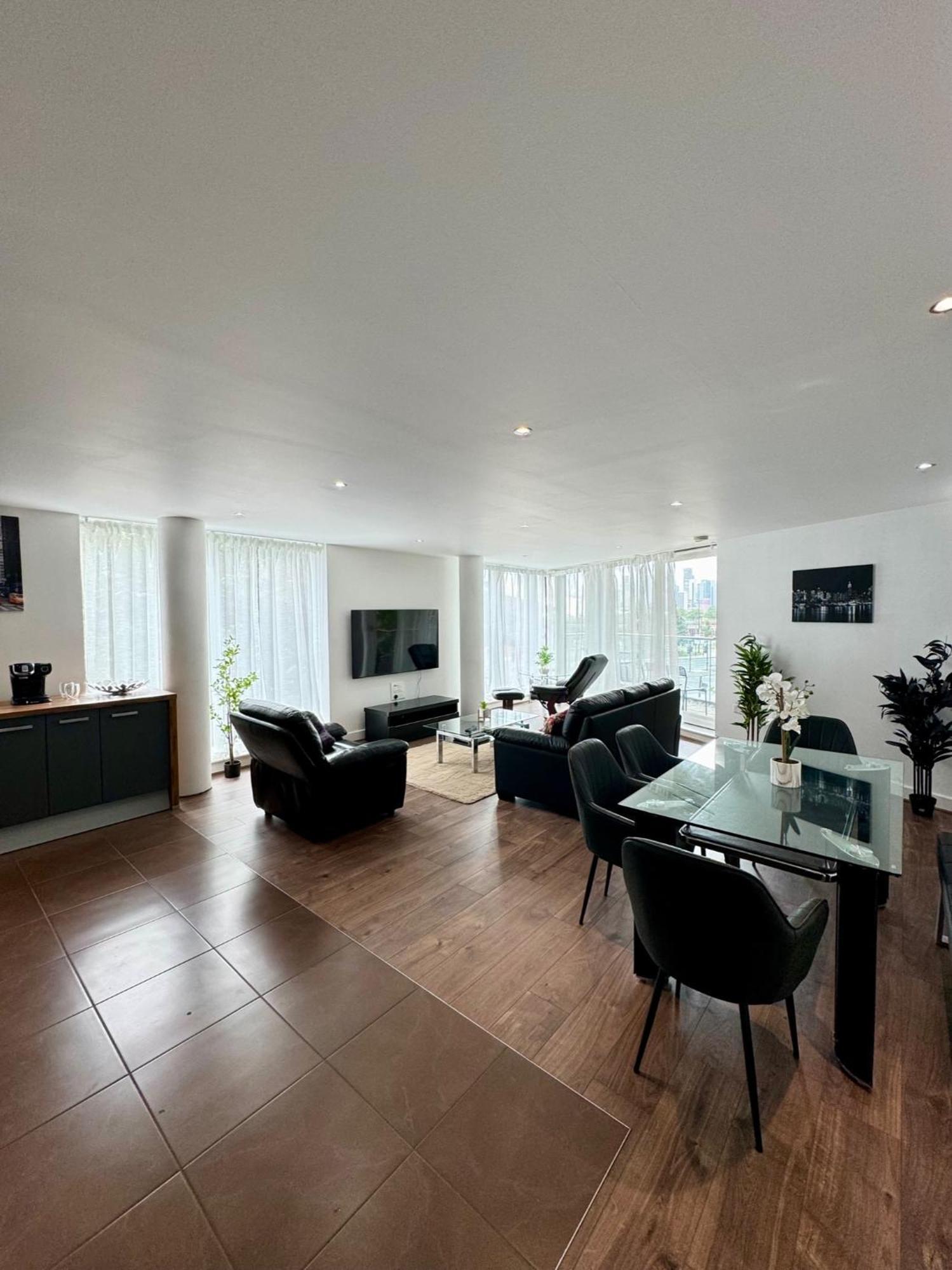 Luxury Dockview 3 Beds Excel Apartment *