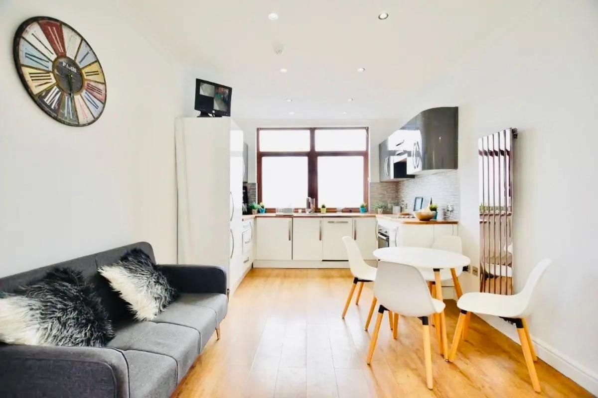 Luxury Near Canning Town- Free Parking *