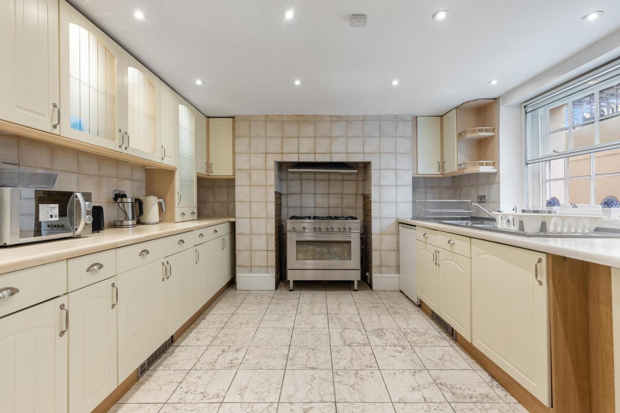 Parea Living - Spacious 4 Story House, Families, Big Groups Apartment London