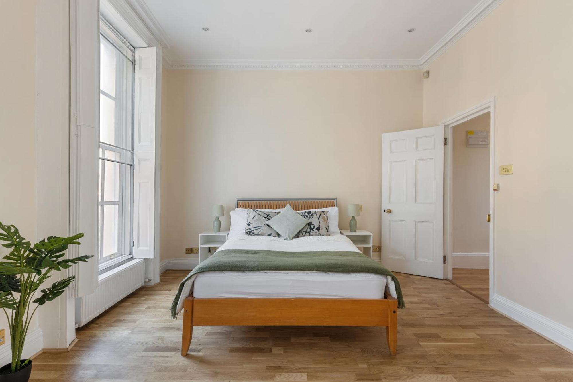 Parea Living - Spacious 4 Story House, Families, Big Groups London