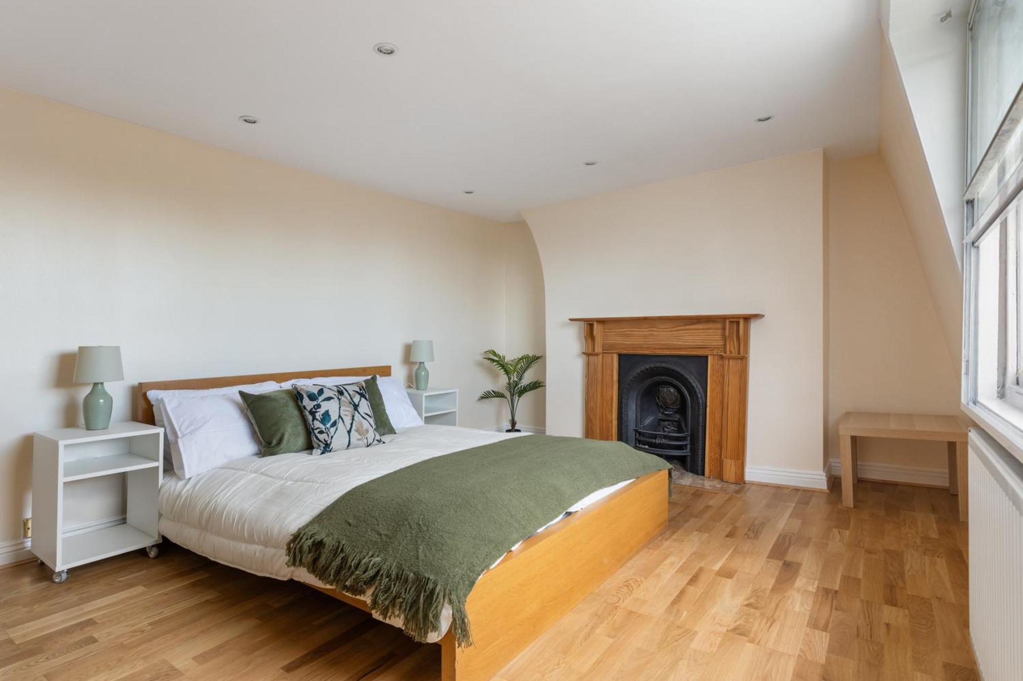 Parea Living - Spacious 4 Story House, Families, Big Groups Apartment London