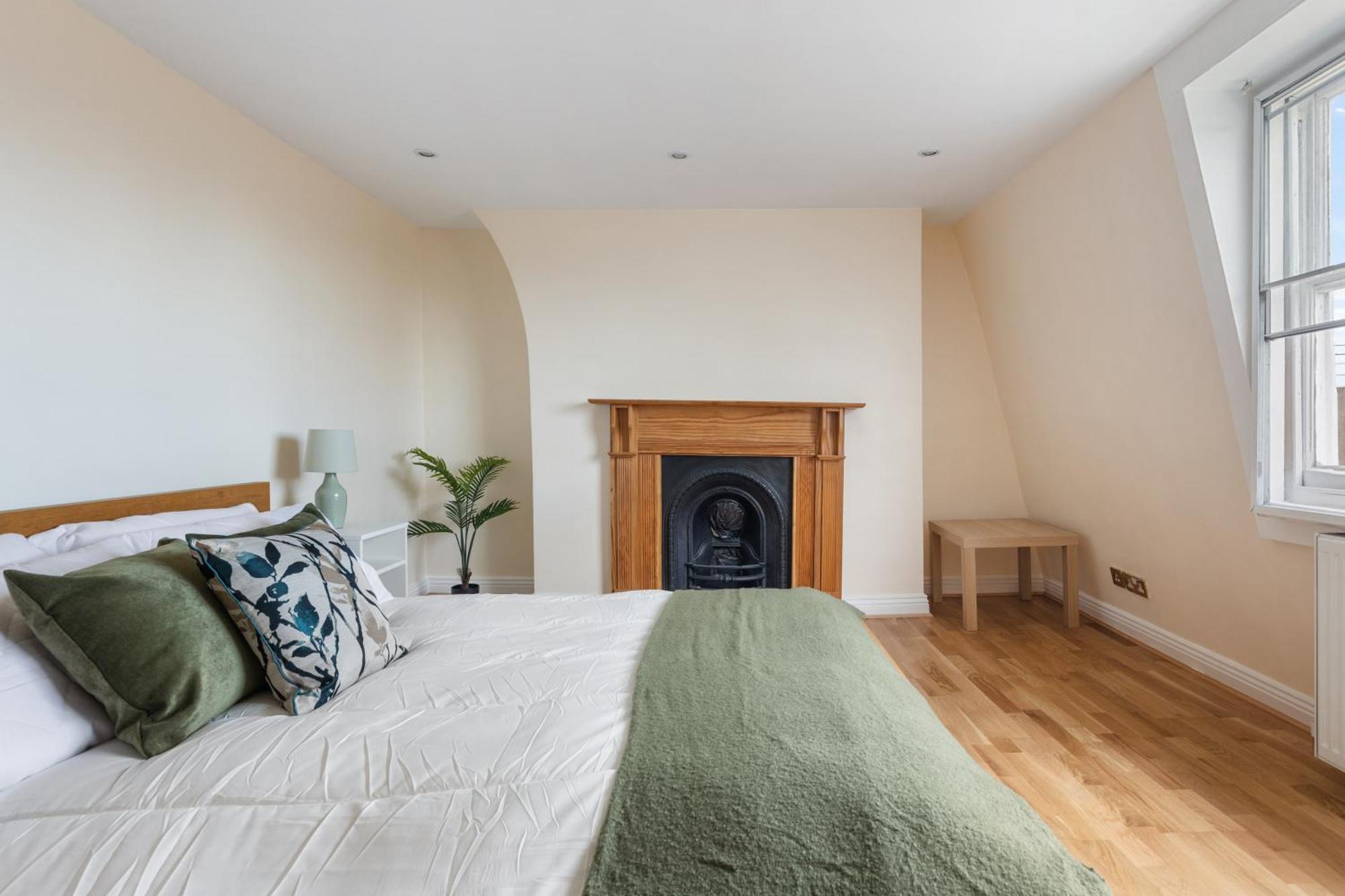 Parea Living - Spacious 4 Story House, Families, Big Groups * London