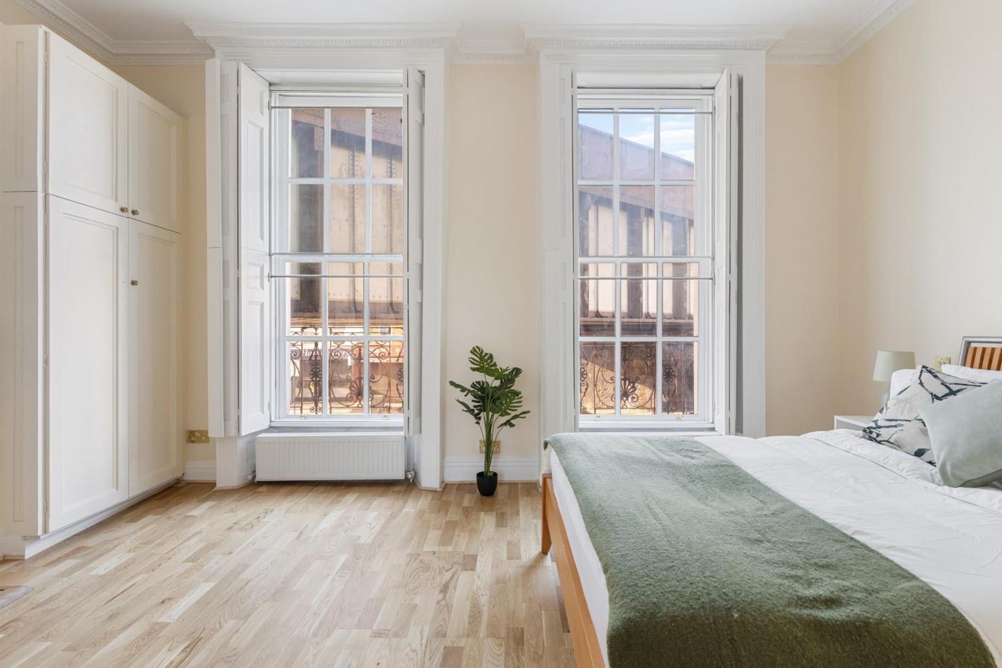 Parea Living - Spacious 4 Story House, Families, Big Groups * London