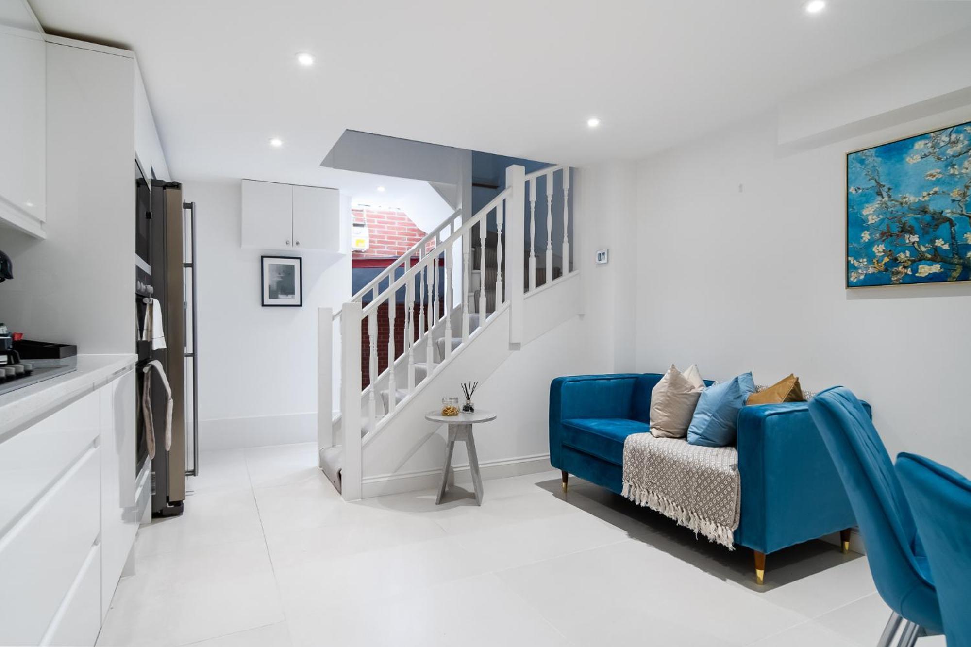 4br 2ba House By Livestay Short Lets & Serviced Near Oxford Circus With 2 Private Patios Holiday home London
