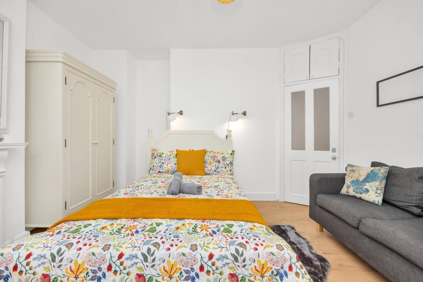 Apartment 3 Bedroom 2 Bathroom Victorian Flat In Kensington *