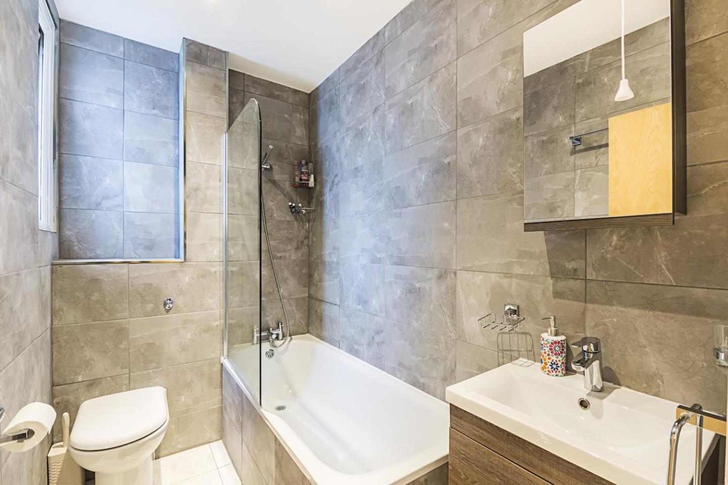 Private Homely Bedroom In Kensington R1 Apartment *