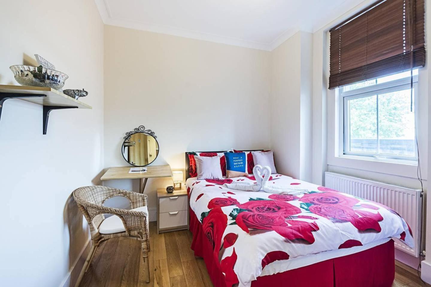 Private Homely Bedroom In Kensington R1 London
