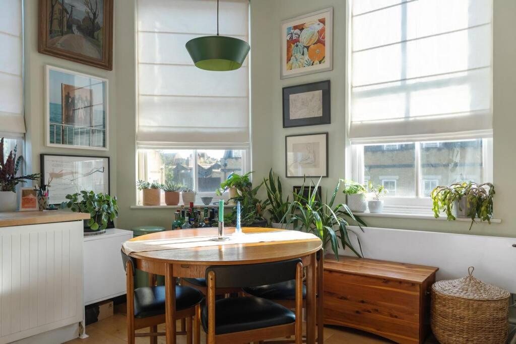 1 Bedroom Beautiful Victoria Park * London