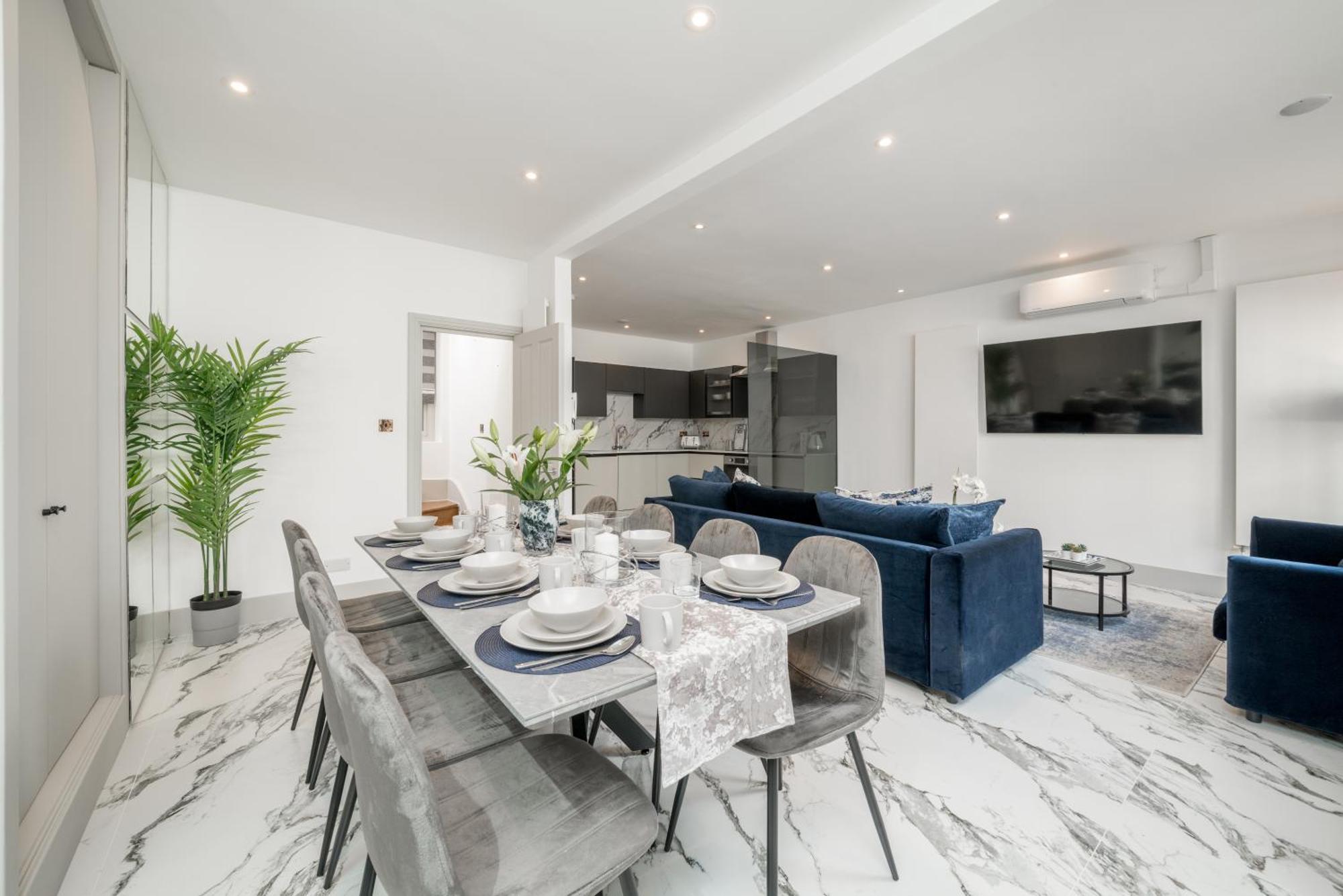 Luxury Eaton Mews House In * London