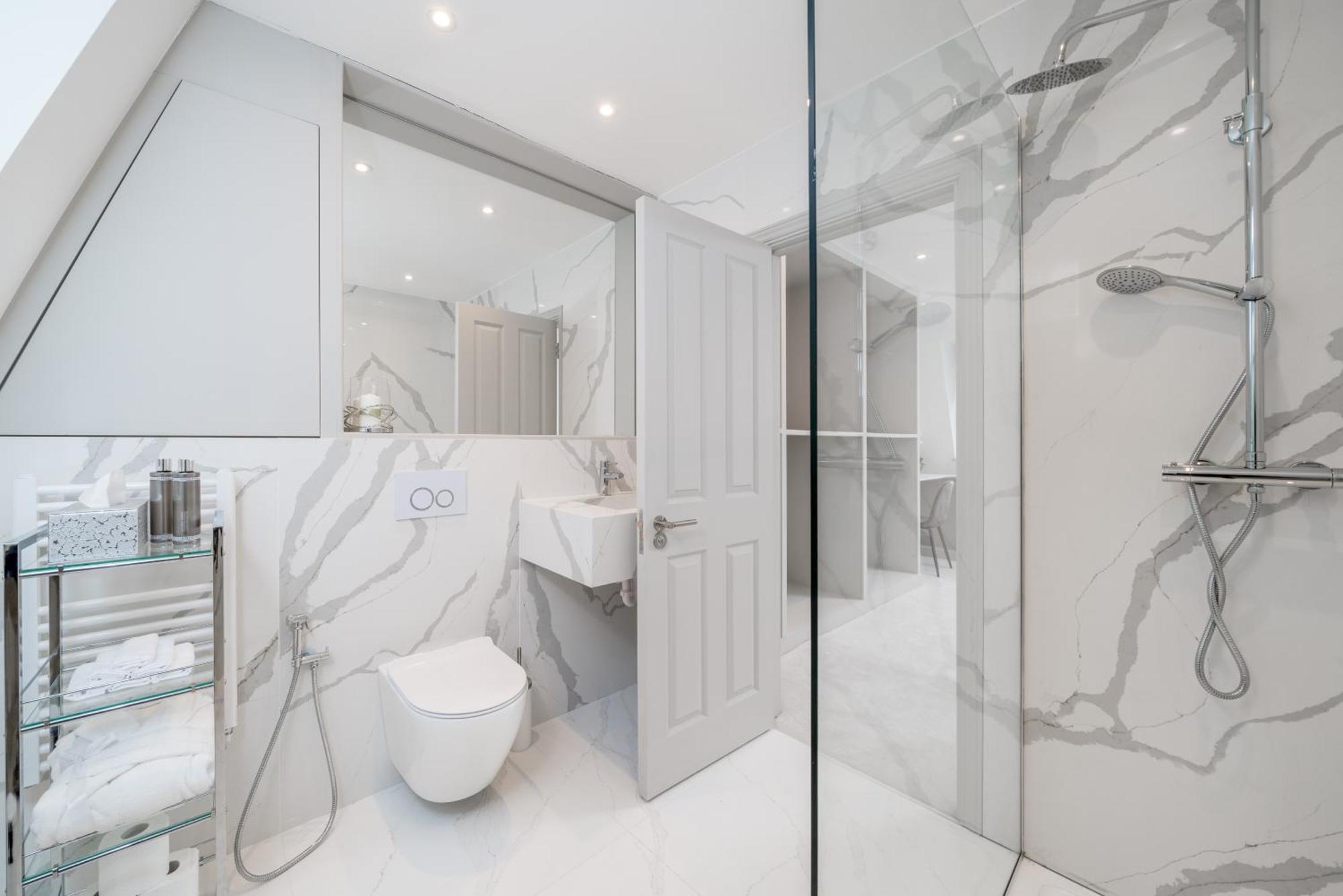 Luxury Eaton Mews House In *