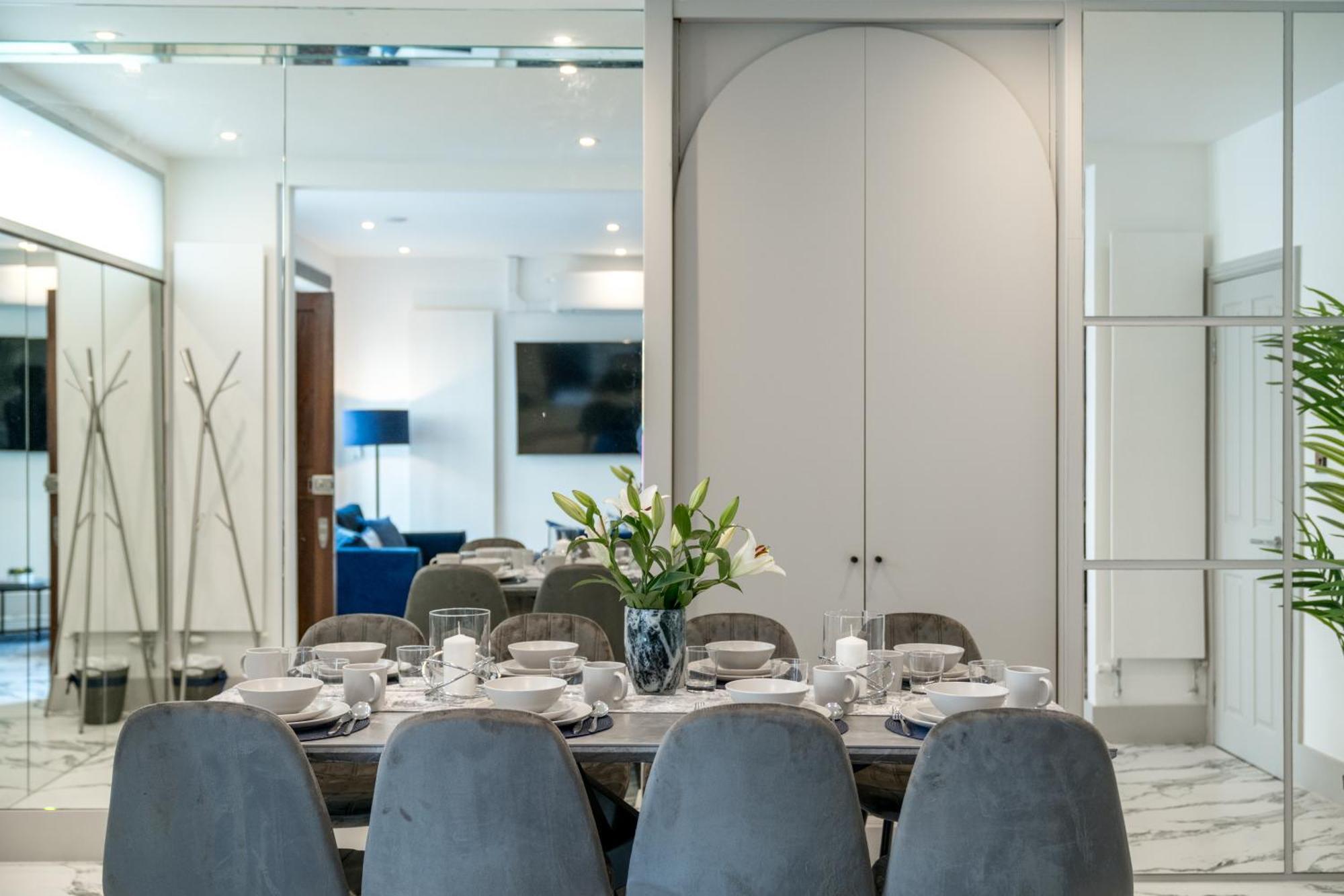 Luxury Eaton Mews House In * London