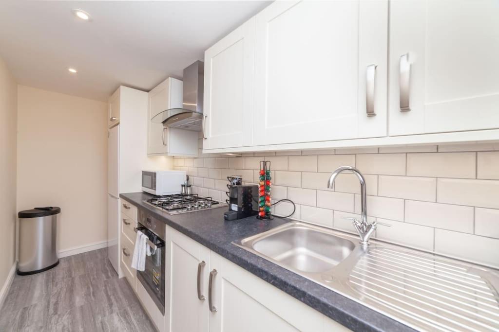 Modern 1 Bed Apartment, Own Garden! Apartment London