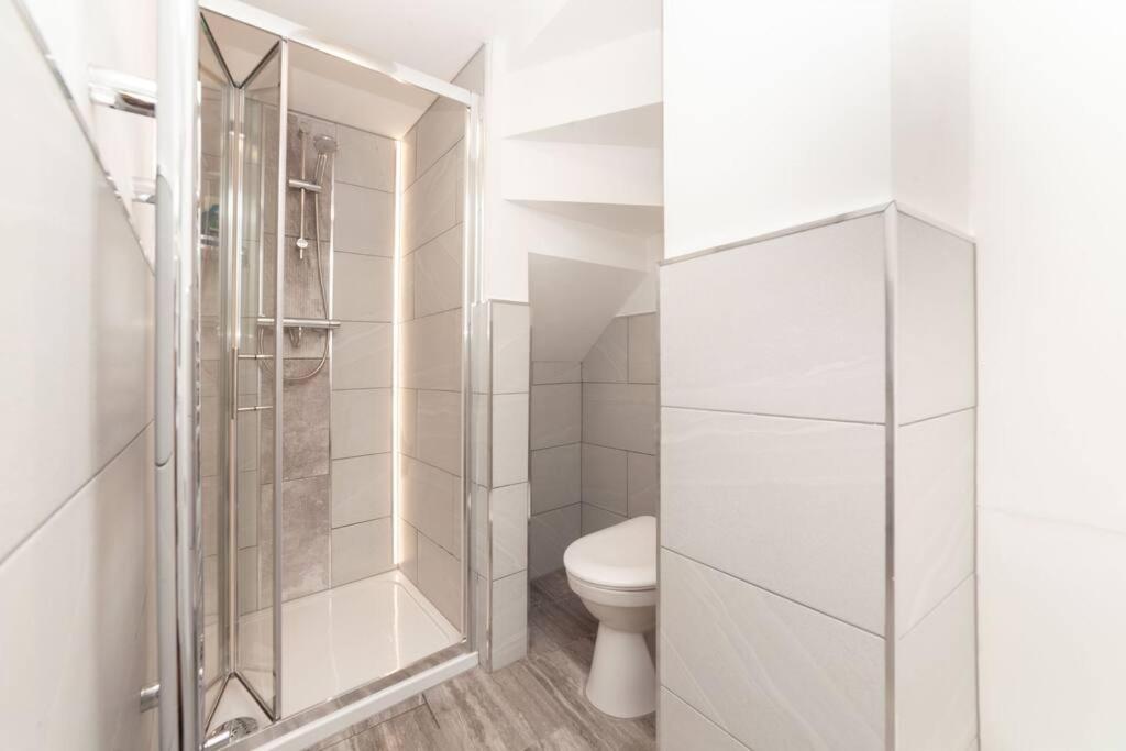 Modern 1 Bed Apartment, Own Garden! Londres