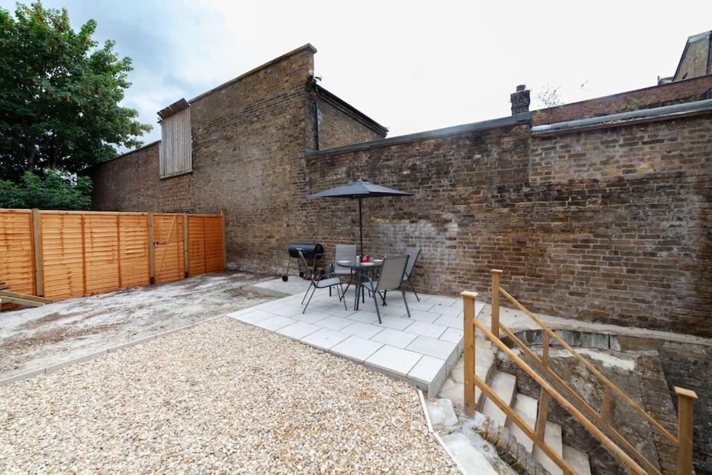 Apartment Modern 1 Bed Apartment, Own Garden!