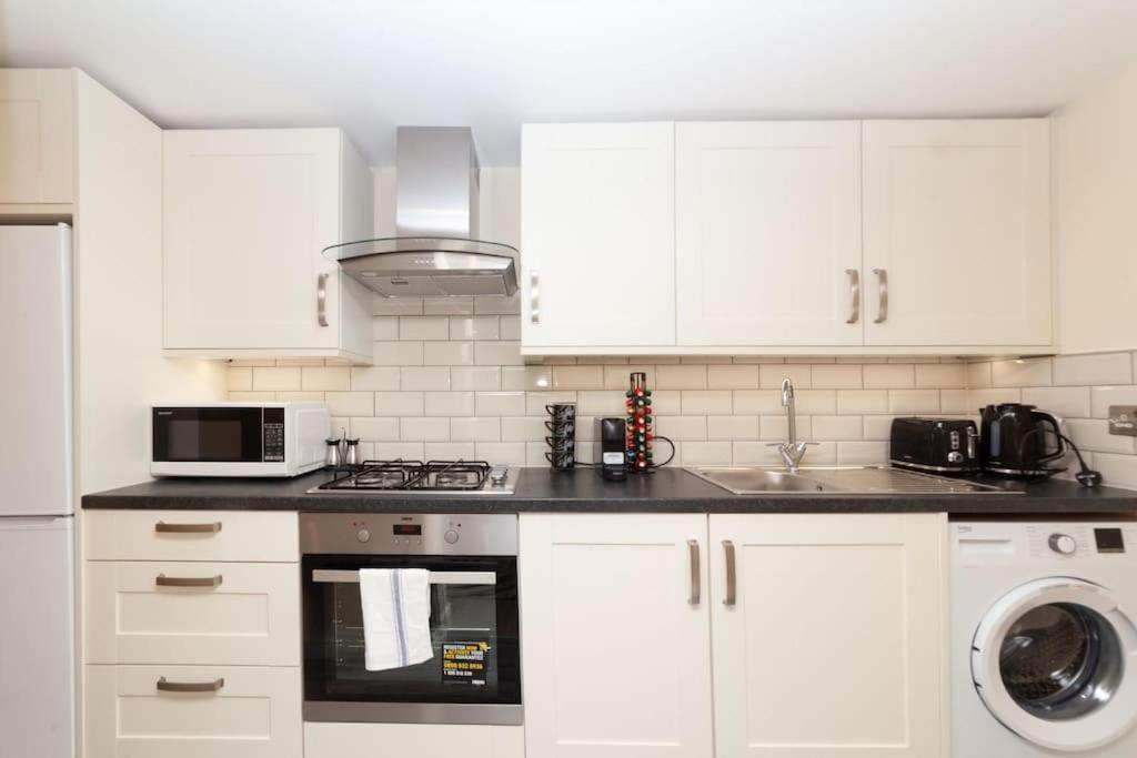 Modern 1 Bed Apartment, Own Garden! Apartment *
