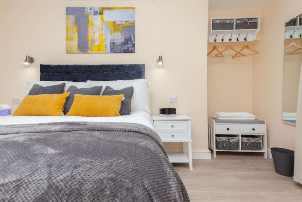 Apartamento Modern 1 Bed Apartment, Own Garden!