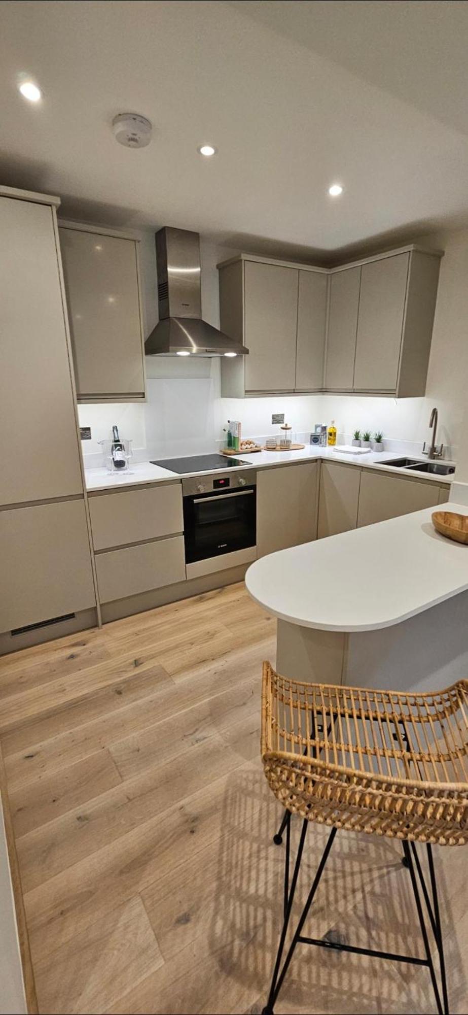 Apartment Stylish New 2 Bedroom *
