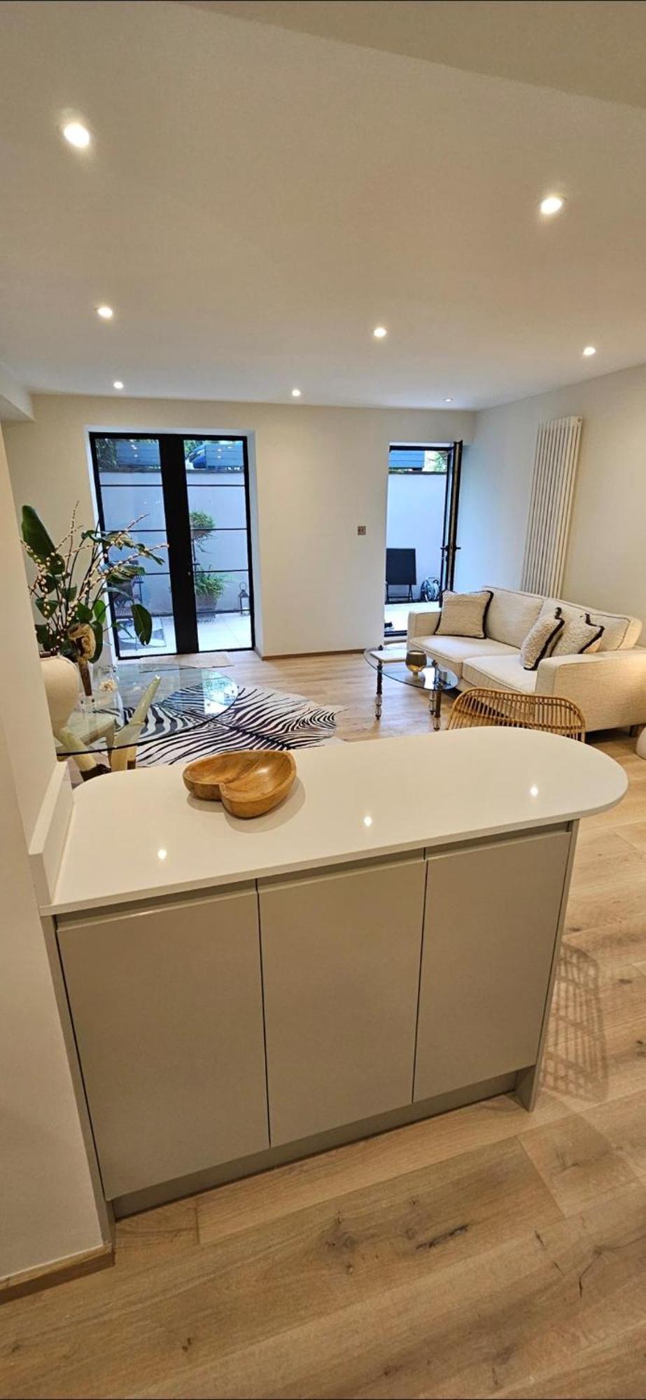 Stylish New 2 Bedroom * London