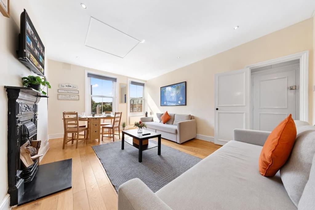 Spacious Sleep 11 With Terrace In Earls Court Ec99 London