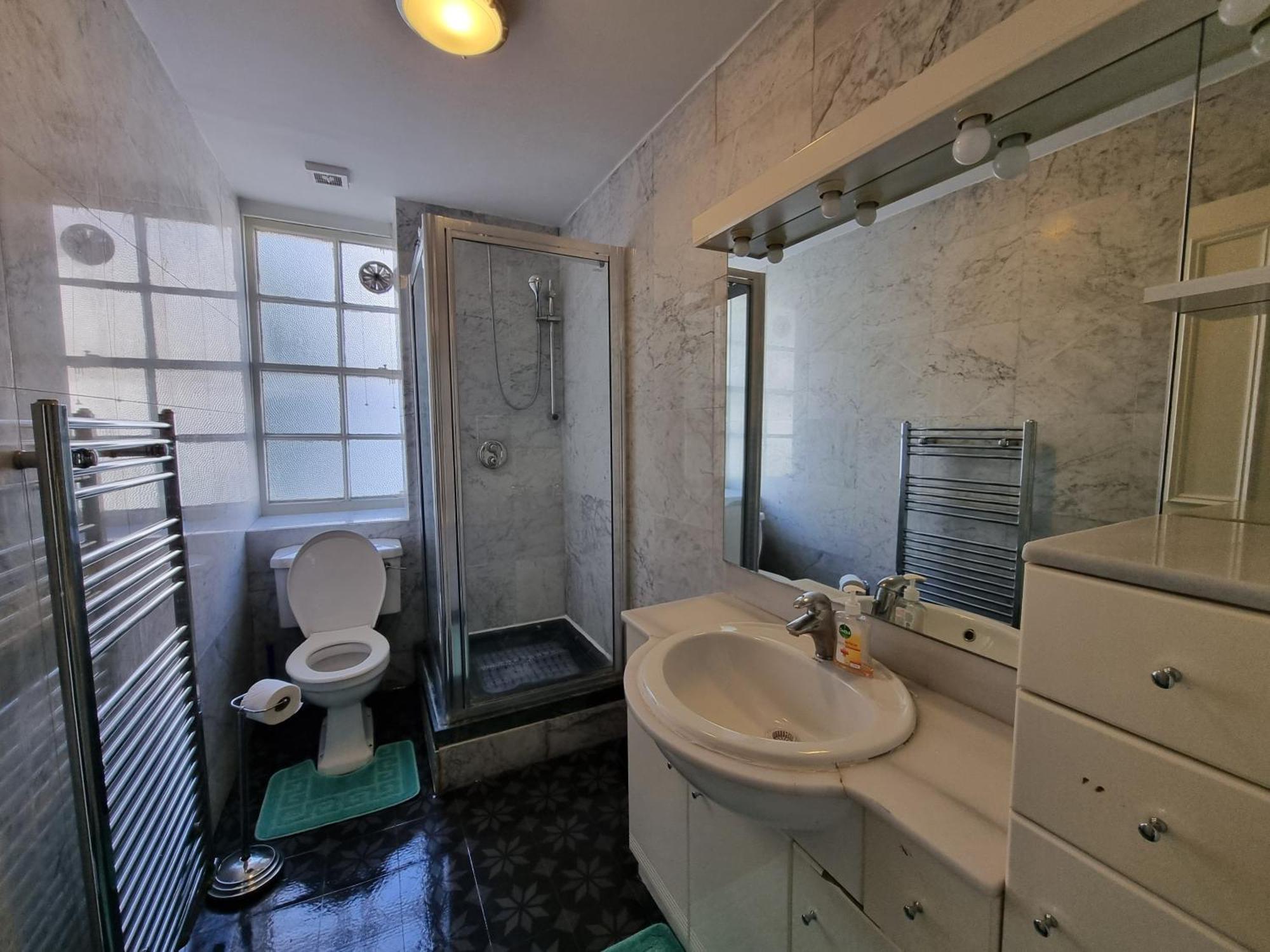 Apartamento Budget Spacious Flat Fits 5 People In W2 *