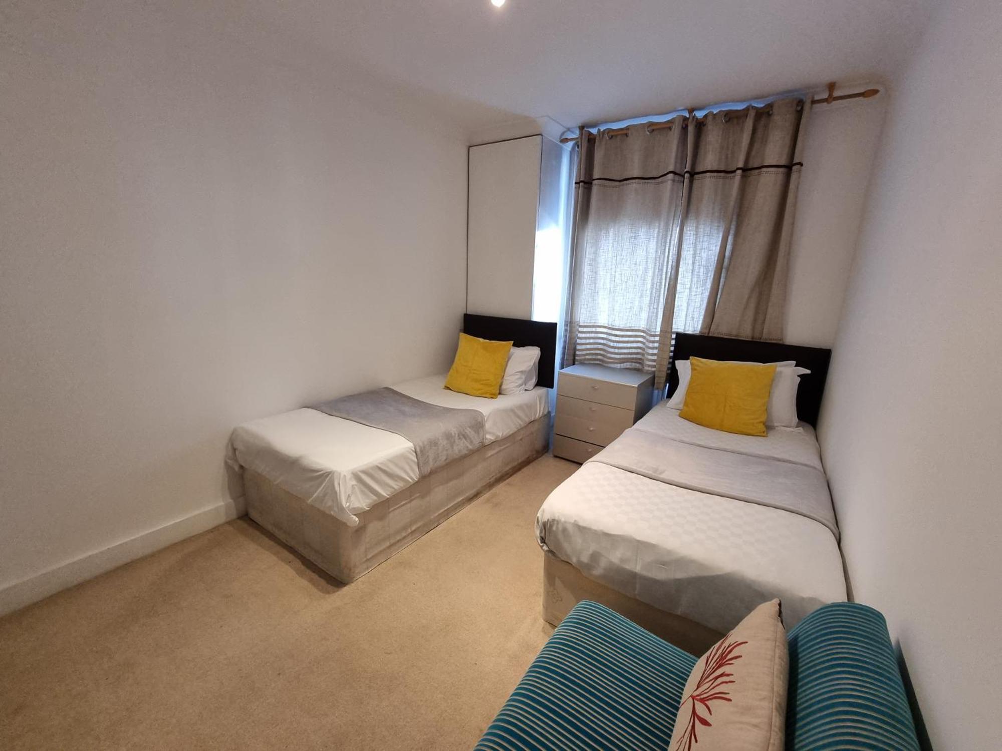 Budget Spacious Flat Fits 5 People In W2 Apartamento