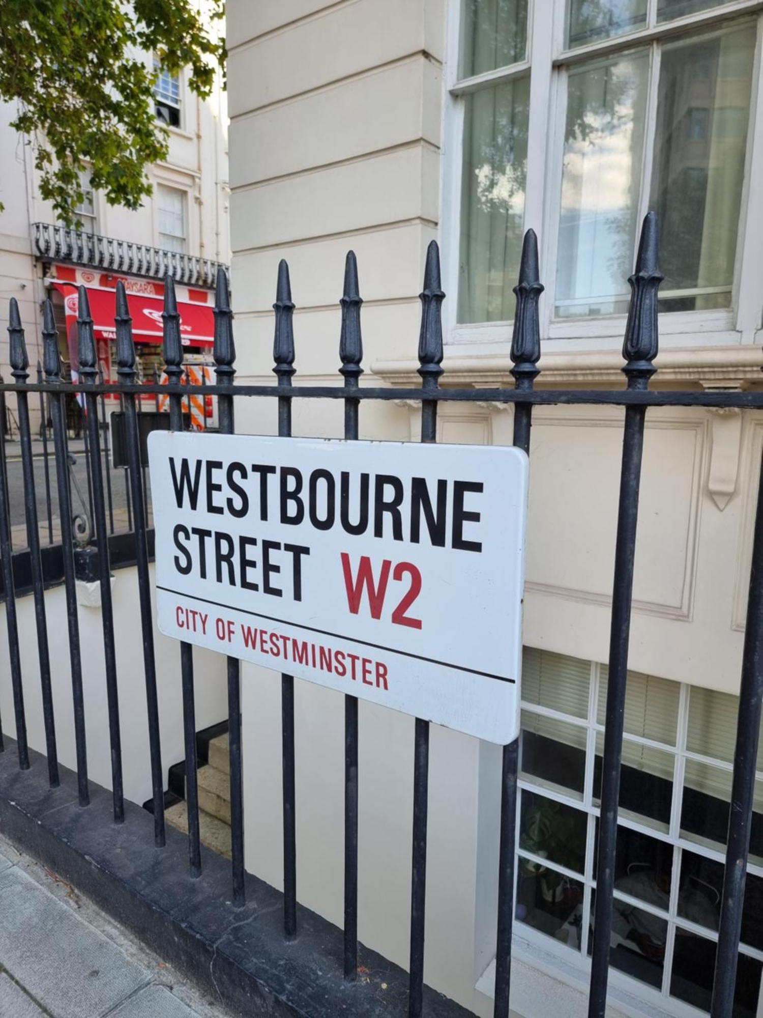 Budget Spacious Flat Fits 5 People In W2 Londres
