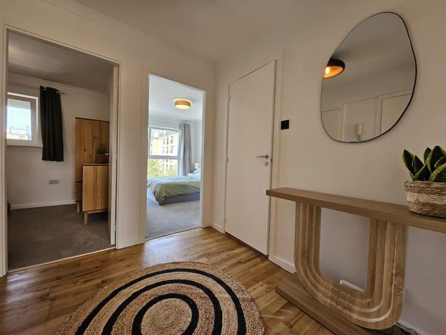 Apartment Pad On Thames *