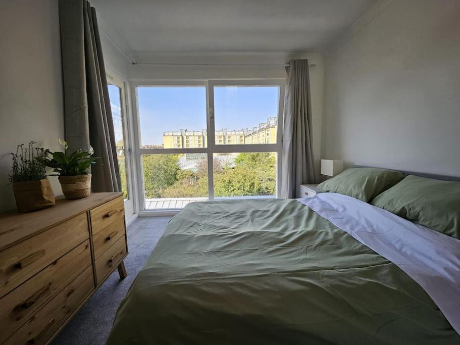 Apartment Pad On Thames London