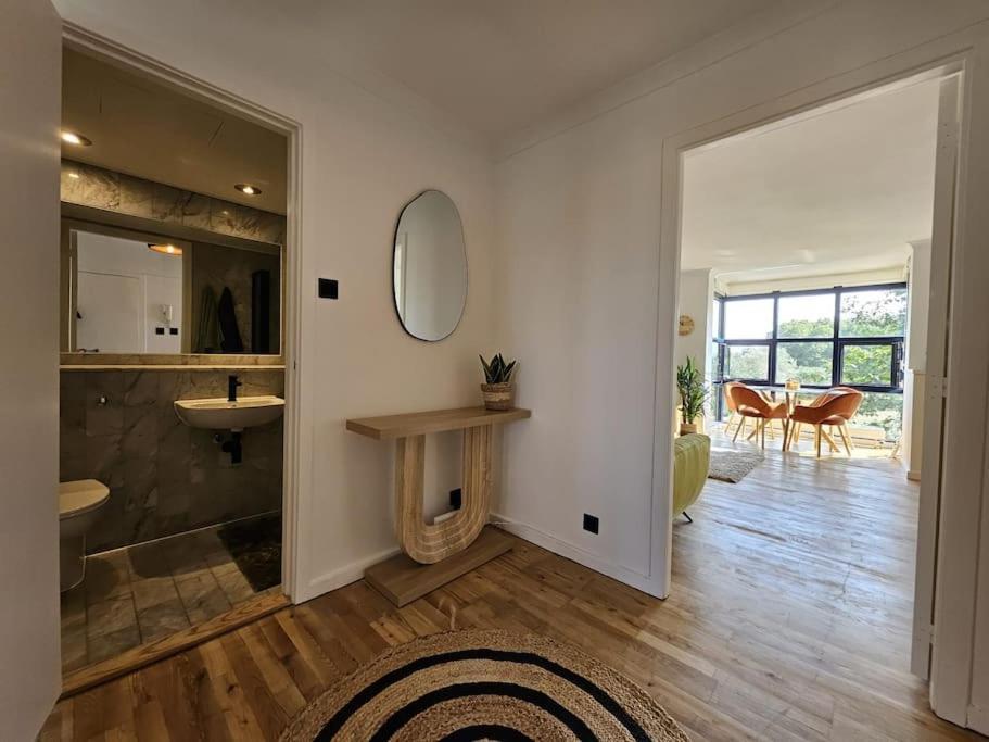 Pad On Thames Apartment