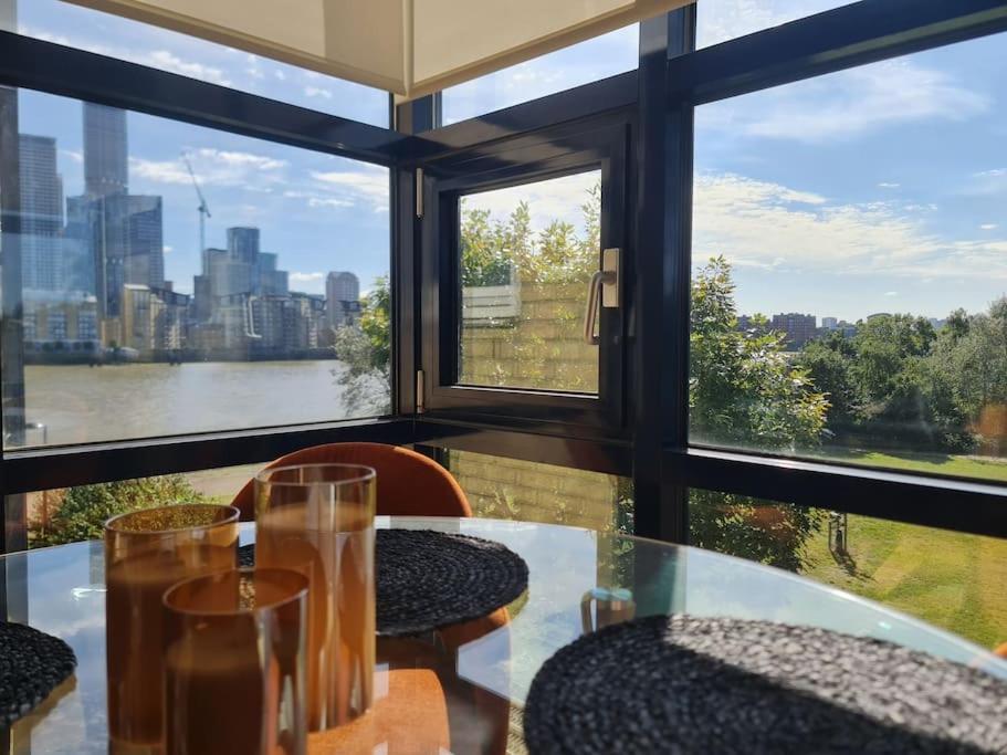 Pad On Thames Apartment London