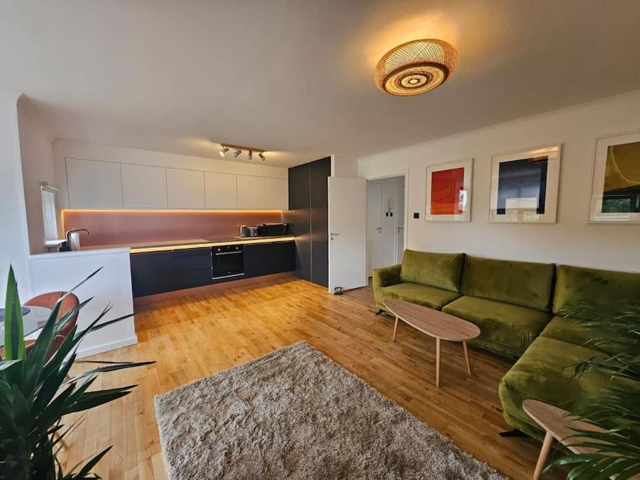 Pad On Thames