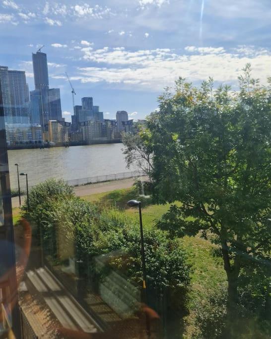 Apartment Pad On Thames London