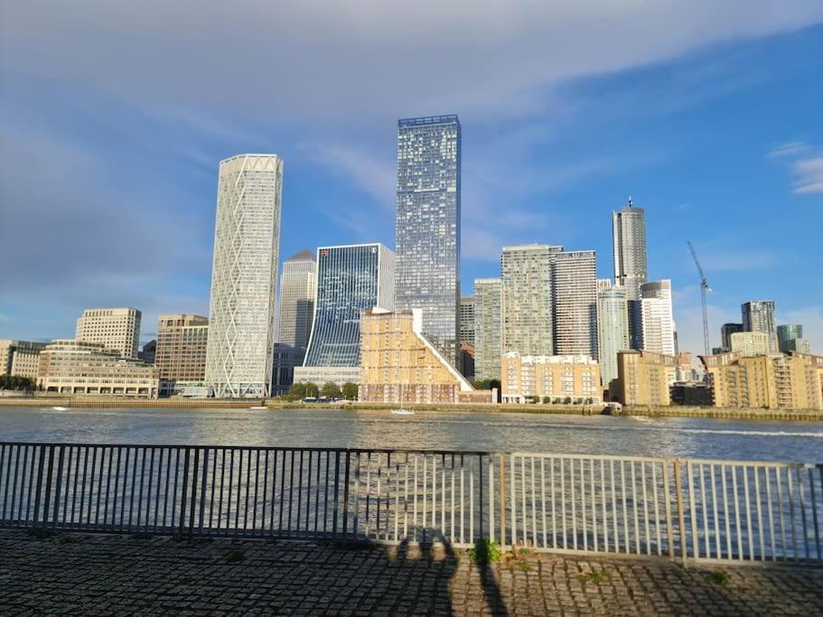 Pad On Thames *
