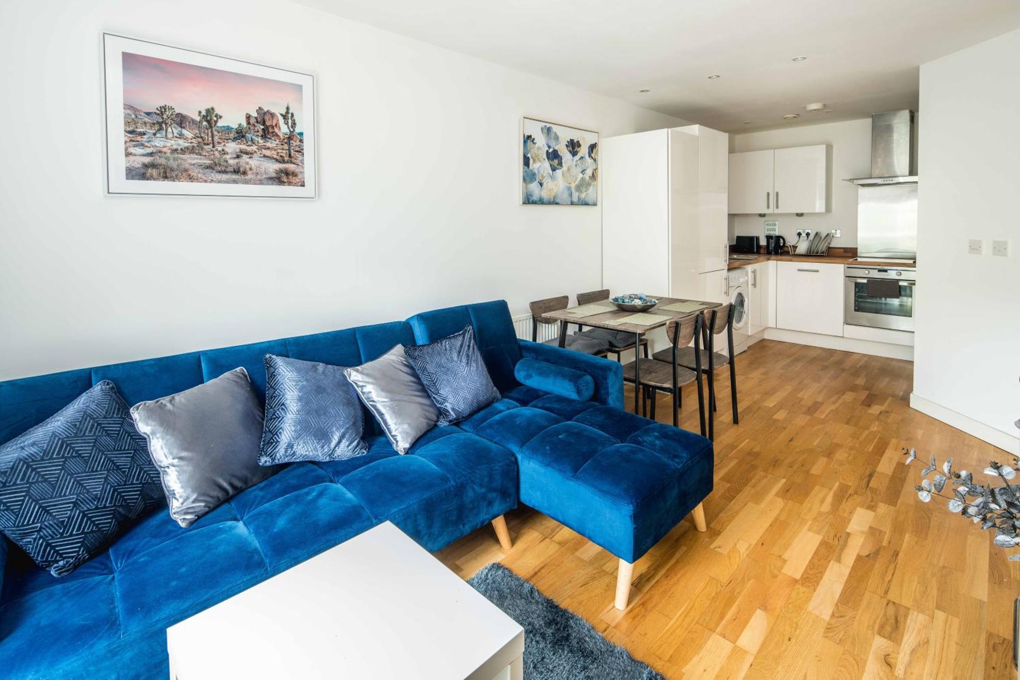 Apartment One Bedroom Near With Private Balcony London