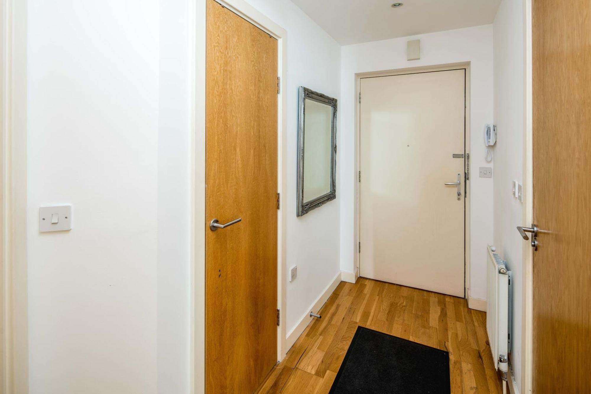 Apartment One Bedroom Near With Private Balcony London