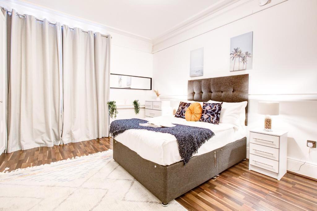 Marble Arch Beautiful Four Bedroom Apartment