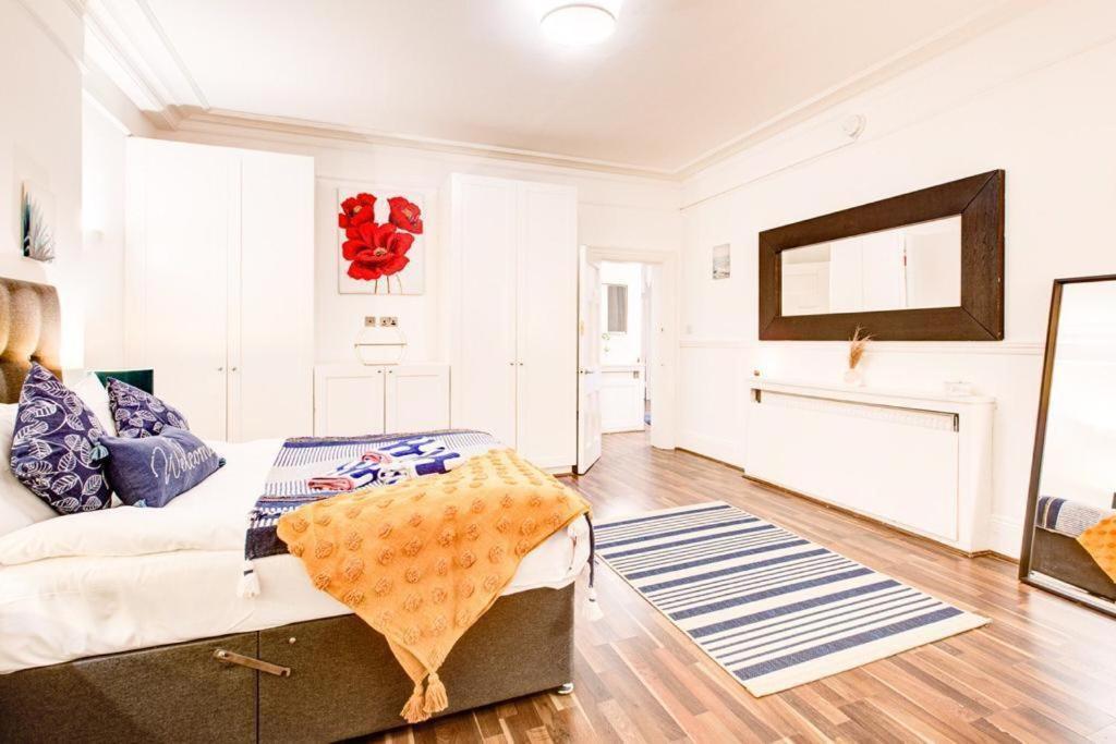 Marble Arch Beautiful Four Bedroom Apartment *