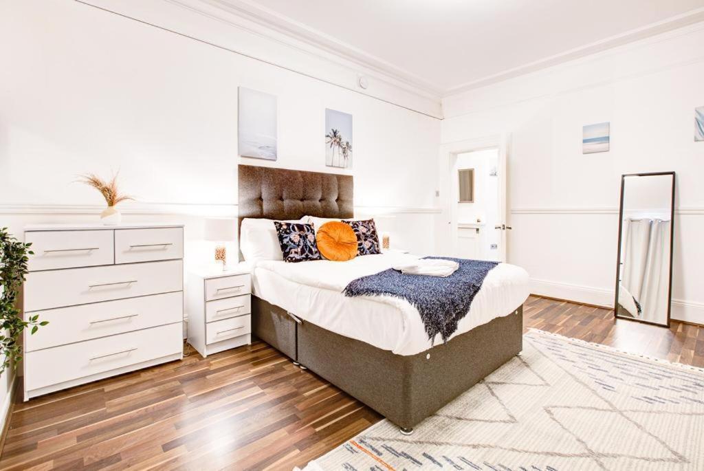 Marble Arch Beautiful Four Bedroom *