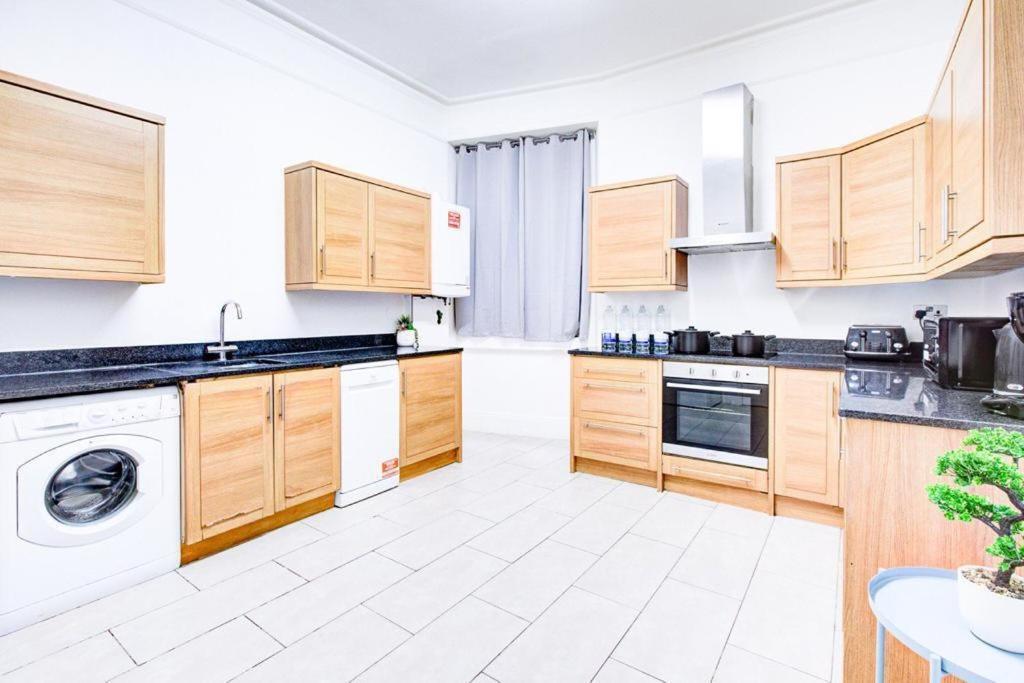 Marble Arch Beautiful Four Bedroom