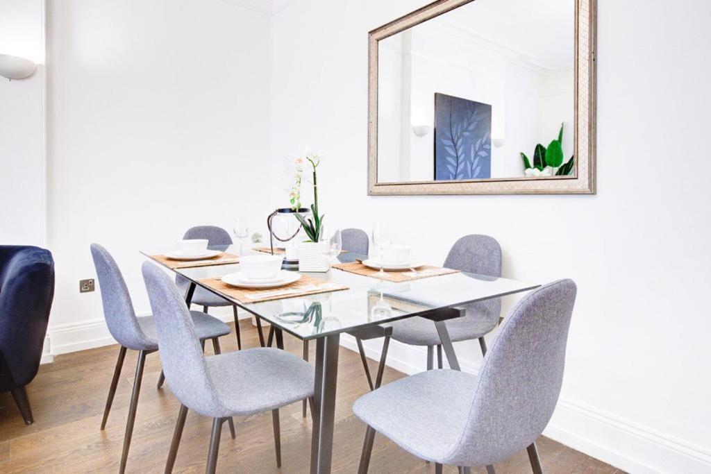 Marble Arch Beautiful Four Bedroom Apartment *