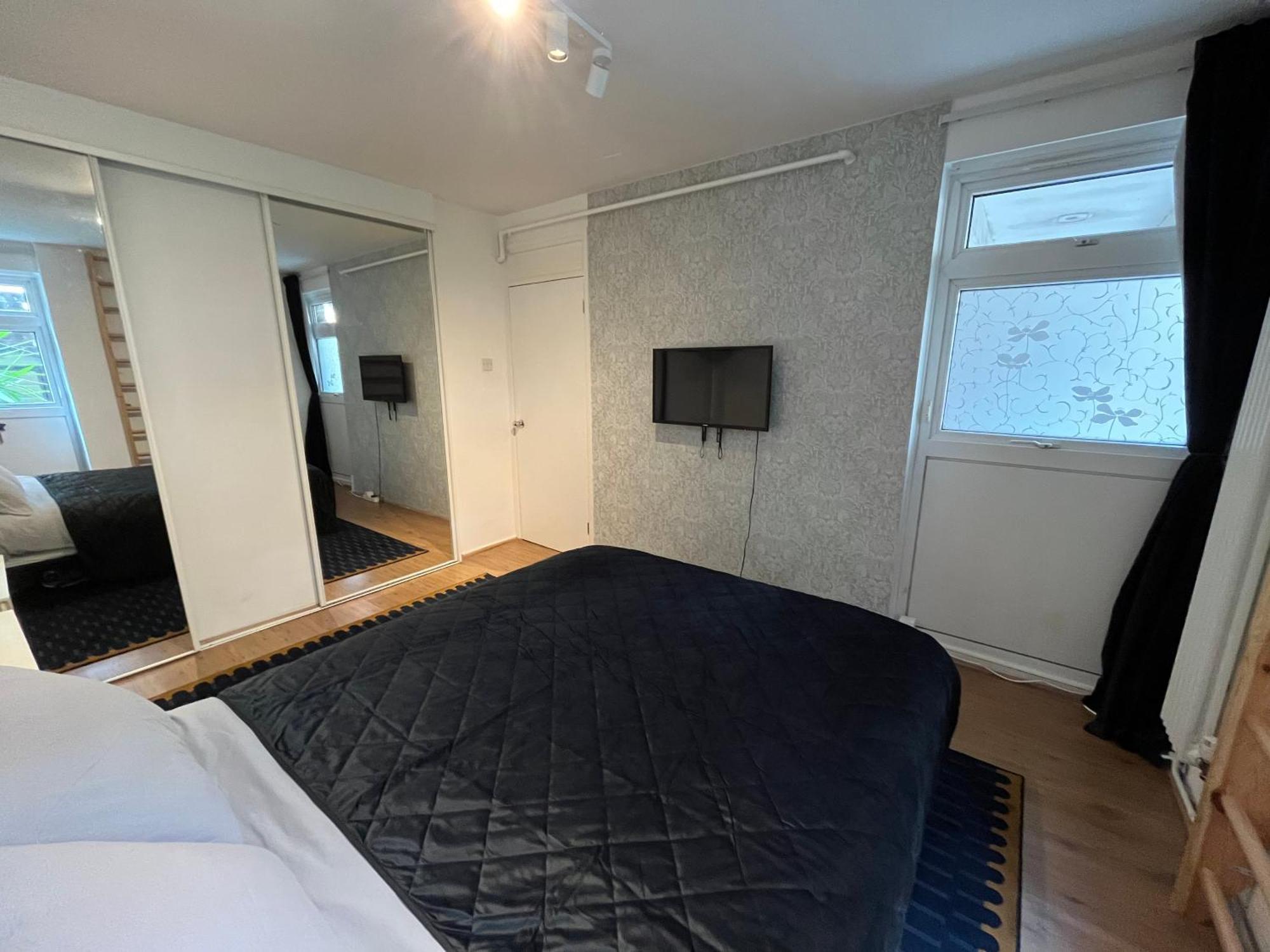 Apartment Cozy 1-br Garden Flat For Up To 4 In East
