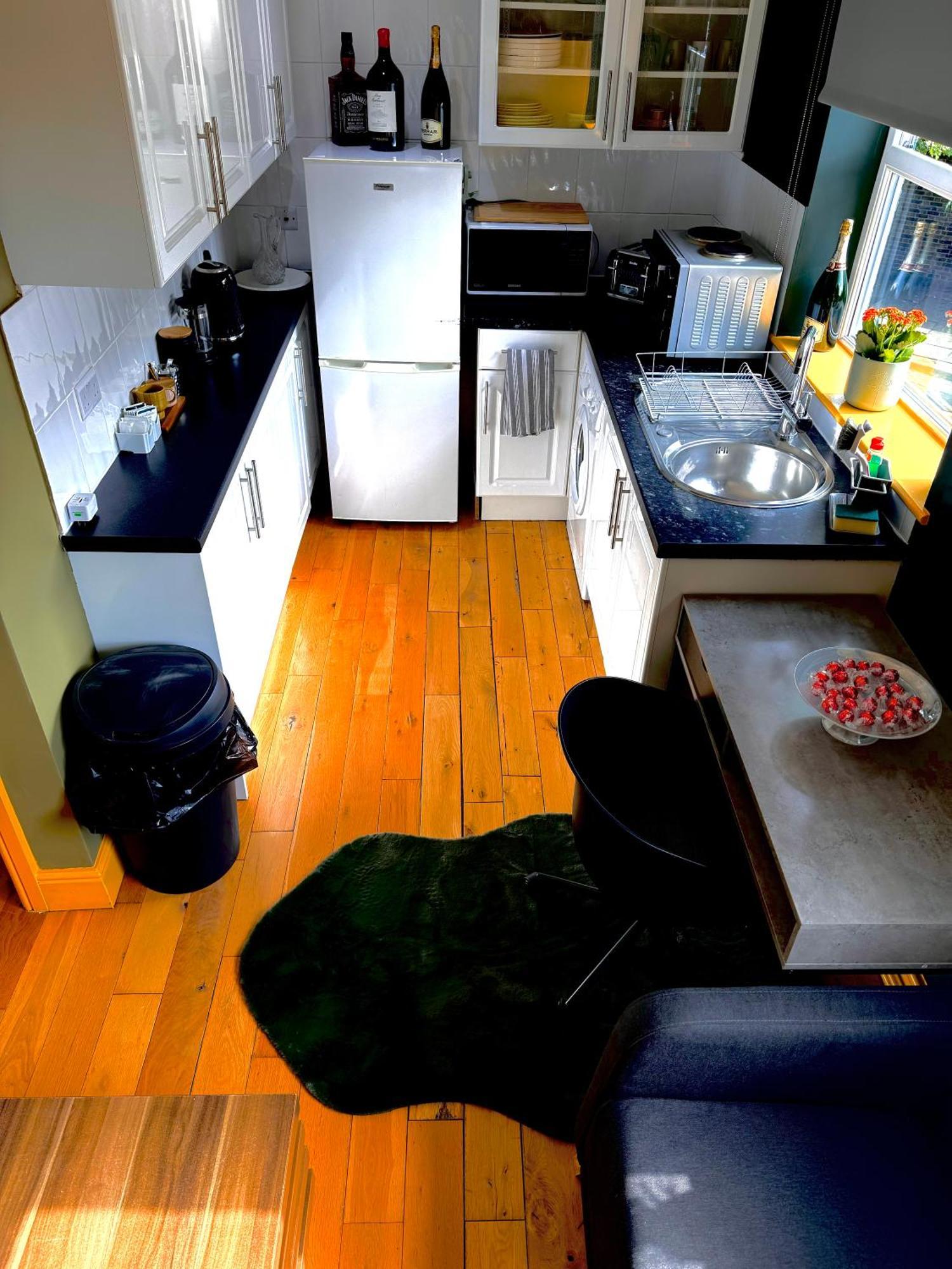 A Lovely 1 Bedroom Flat / Modern-cosy Apartment