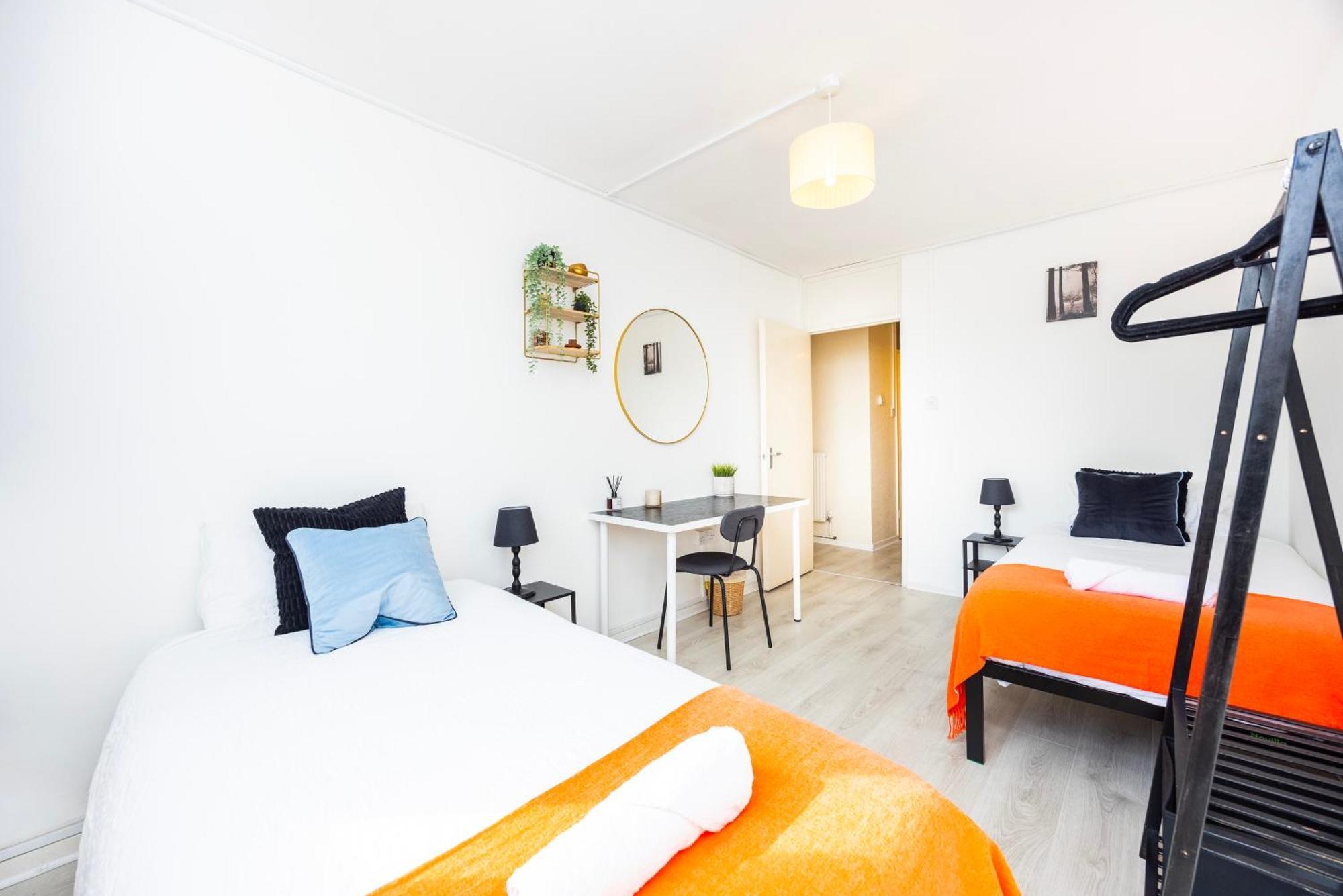 Poplar - Sleep 4-5 - Ideal For Business Travellers & Contractors - Near Canary Wharf And Dlr Station - Parking Tickets Available On Request Londres