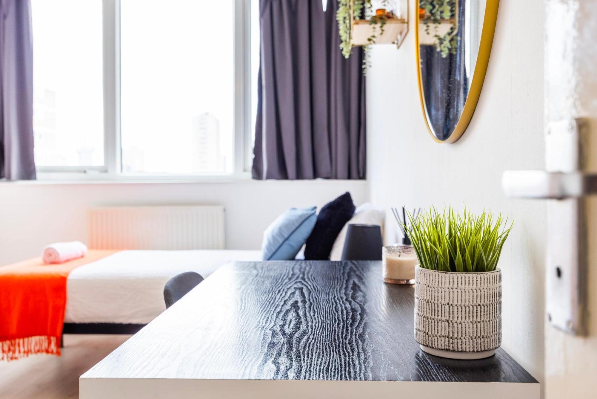 Poplar - Sleep 4-5 - Ideal For Business Travellers & Contractors - Near Canary Wharf And Dlr Station - Parking Tickets Available On Request * Londres