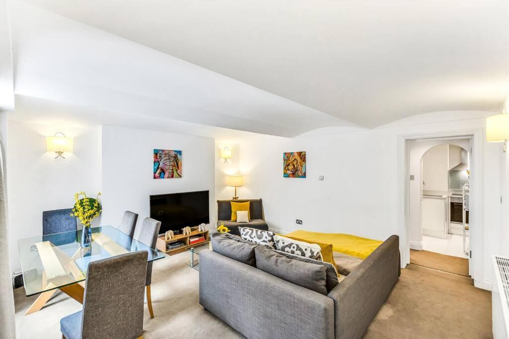 Apartment Elegant In The Heart Of Chelsea Sleeps 7 London