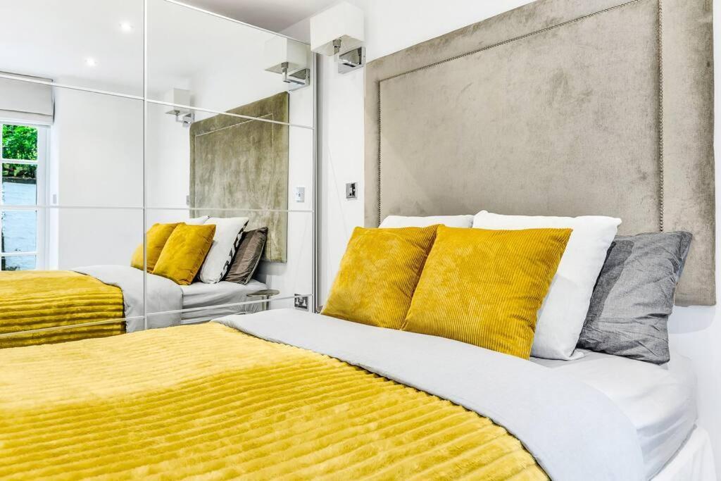 Apartment Elegant In The Heart Of Chelsea Sleeps 7 London