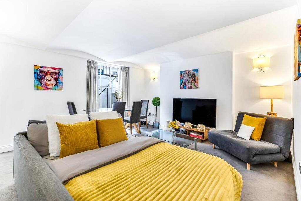 Elegant In The Heart Of Chelsea Sleeps 7 * London